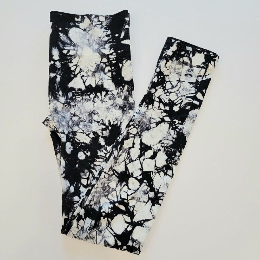 Women's Seamless High-Waist Tie-Dye Leggings - Xhilaration - S/M - Black/White